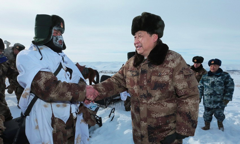 2014年1月26日，習(xí)近平總書記春節(jié)前夕冒嚴(yán)寒踏冰雪慰問邊防官兵。