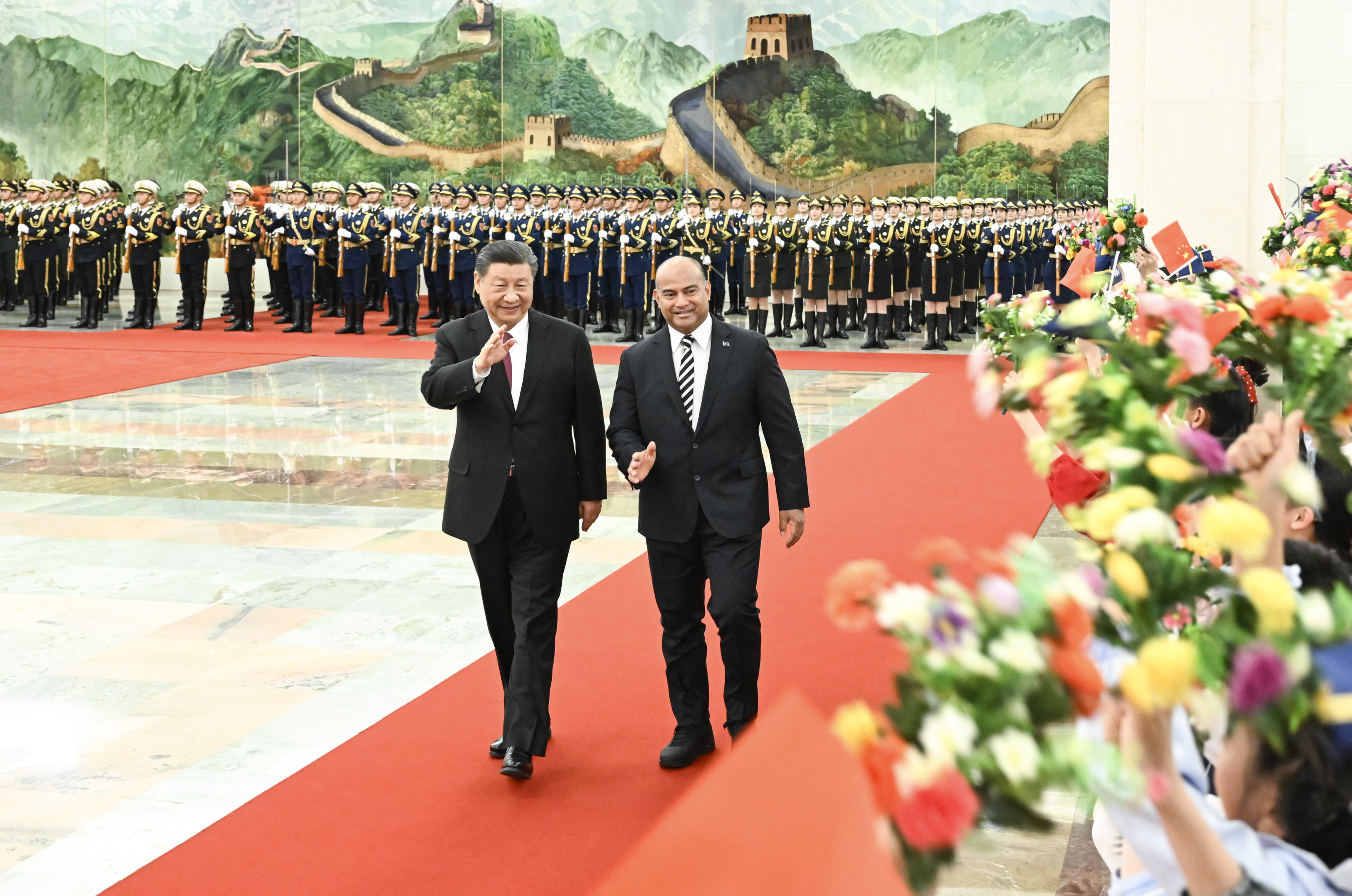 ?2024年3月25日，習(xí)近平在人民大會(huì)堂北大廳為阿迪昂舉行歡迎儀式。