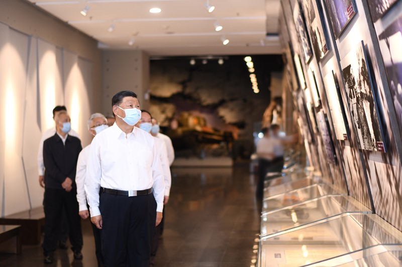 2022年8月16日至17日，中共中央總書記、國家主席、中央軍委主席習(xí)近平在遼寧考察。這是16日下午，習(xí)近平在錦州市考察遼沈戰(zhàn)役紀(jì)念館。 新華社記者 燕雁 攝