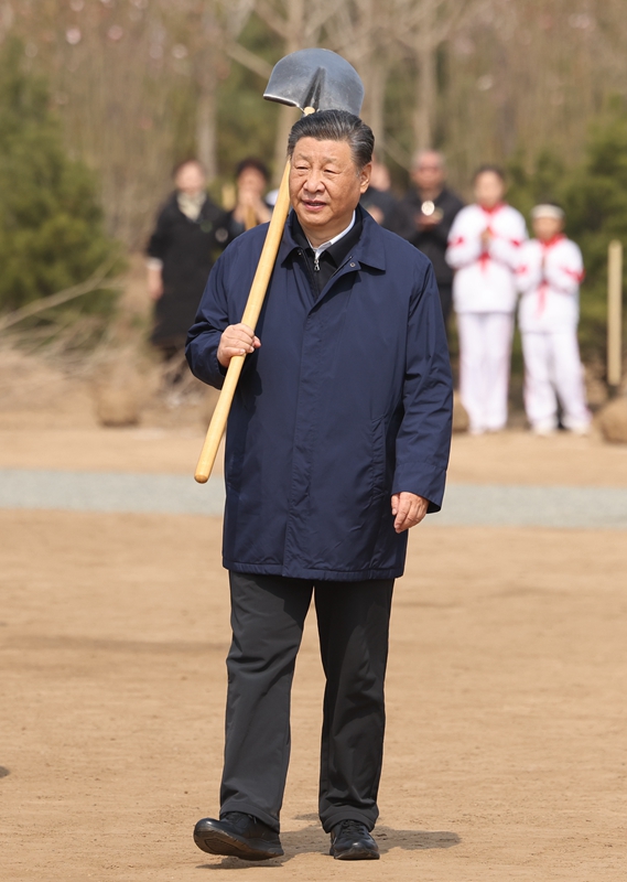 2024年4月3日，習(xí)近平總書記來到北京市通州區(qū)潞城鎮(zhèn)參加首都義務(wù)植樹活動(dòng)。