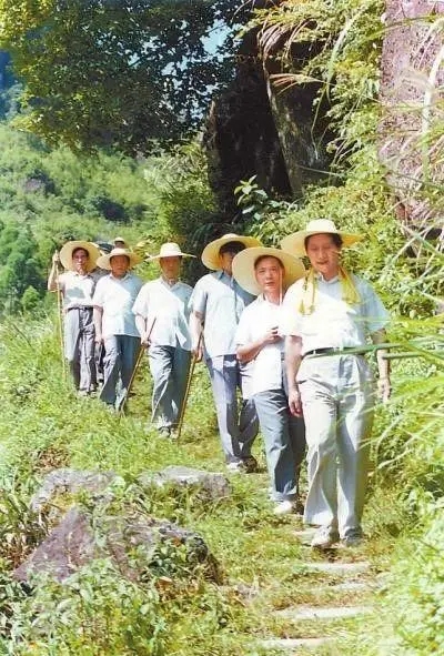 1989年7月，習近平在壽寧縣山村。