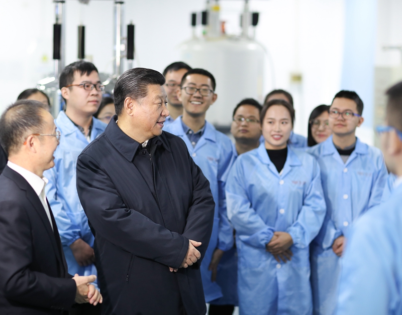 2019年1月17日，習(xí)近平在天津南開(kāi)大學(xué)元素有機(jī)化學(xué)國(guó)家重點(diǎn)實(shí)驗(yàn)室同師生親切交流。