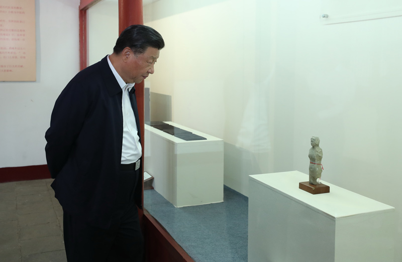 2021年5月12日，習(xí)近平總書記在南陽市考察東漢醫(yī)學(xué)家張仲景的墓祠紀(jì)念地醫(yī)圣祠。 