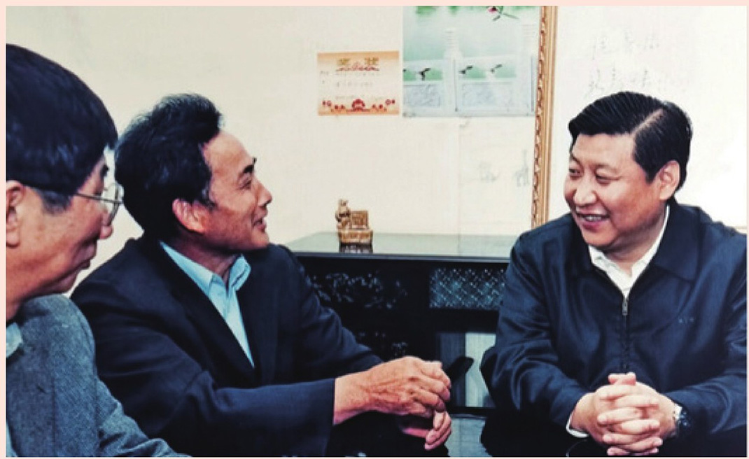 2003年4月24日，時任浙江省委書記習近平在浙江下姜村調(diào)研。